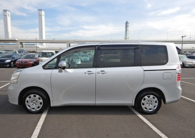 Toyota Noah voxy